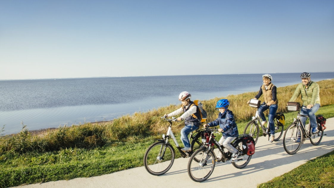Fahrradtour mit der Familie auf der Insel Ummanz | Foto: TMV/Roth