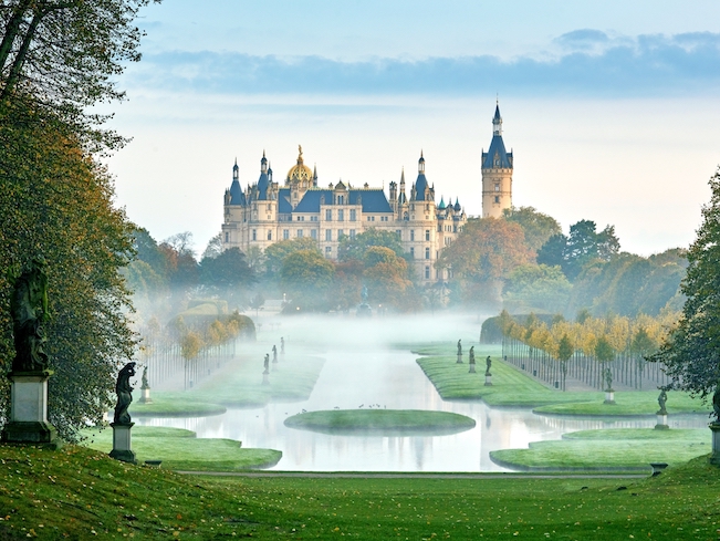 Garten des Schweriner Schlosses im Morgennebel | Foto: Staatlichen Schlösser, Gärten und Kunstsammlungen MV/Grundner